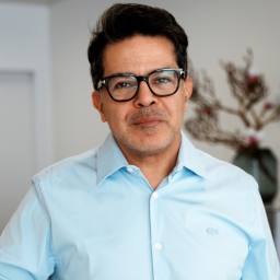 Facharzt für Plastische & Ästhetische Chirurgie Massud Hosseini