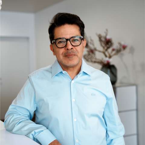 Facharzt Massud Hosseini in seiner Praxisklinik KÖ-Aesthetics in Düsseldorf