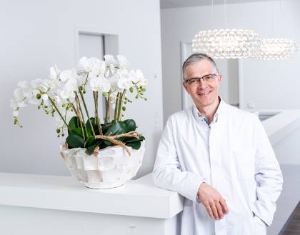 Dr. Roman Lisovewts - Facharzt für Gesichtschirurgie in Düsseldorf.